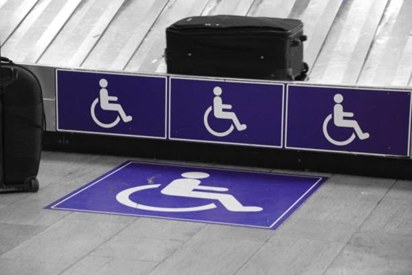 Viagens aéreas inclusivas: Apoio e diretrizes para passageiros com necessidades especiais!