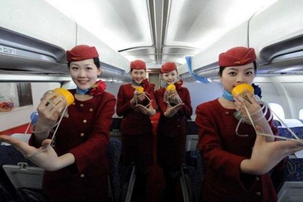 Como funciona a despressurização em um avião e quais os procedimentos de segurança?