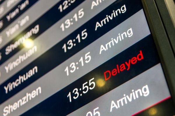 Passageiros preparados: Como lidar com atrasos de voo? – Resolver problemas de voo